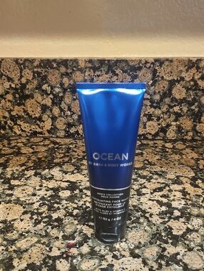 Bath & Body Works Ocean Men’s Collection Exfoliating Face Wash